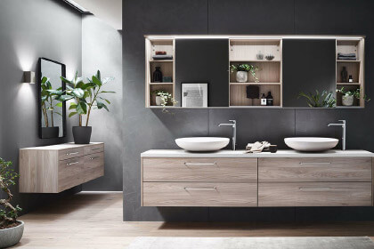 salle de bains moderne avec double lavabo et armoire de toilette